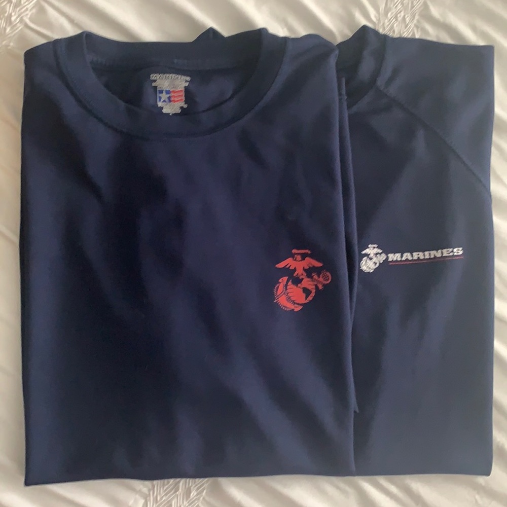 2 men’s navy shirt sleeve shirts